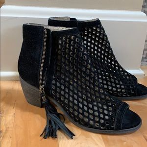 Black net heels